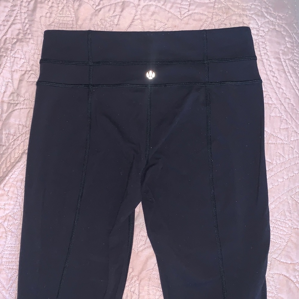 Lululemon Skinny Groove black leggings - loose ankle - great quality. Reversible